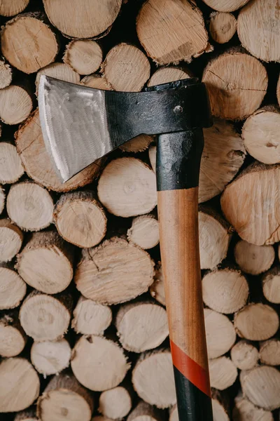 Broom staat voor gehakt hout — Stockfoto