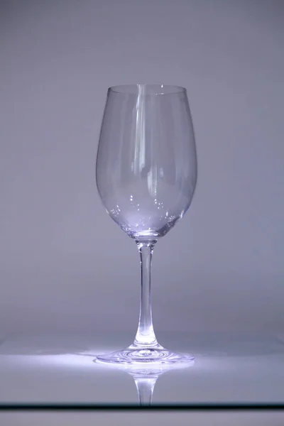 Copa de vino de vidrio es onglass —  Fotos de Stock