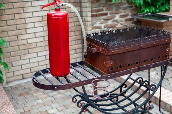 Barbecue Fire Extinguisher Large Red Fire Extinguisher Stands Forged Barbecue — Stock Photo, Image