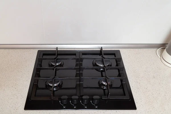 Estufa Gas Cuatro Quemadores Negro Incorporada Una Cocina Blanca Surfac — Foto de Stock