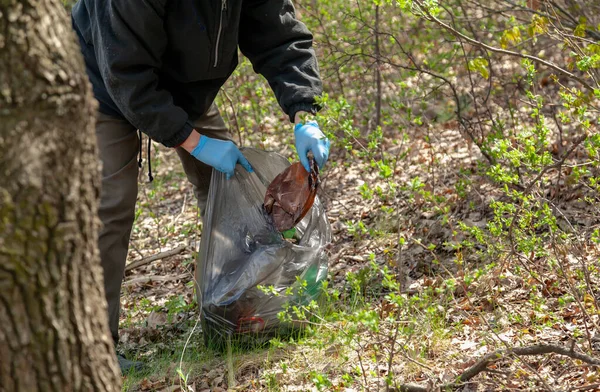 Salvamos Naturaleza Basura Ecologista Guantes Goma Azul Recoge Basura Una —  Fotos de Stock