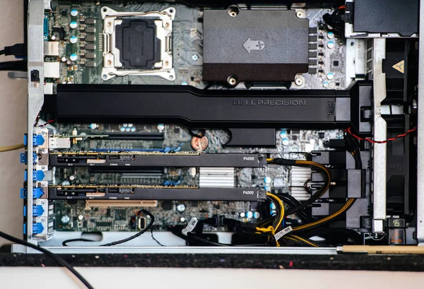Potente estação de trabalho Dell Precision T7910 com um Intel Xeon CP — Fotografia de Stock