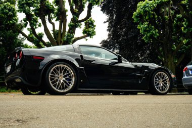 Chevrolet Corvette Zr1 sokağa park etti. 