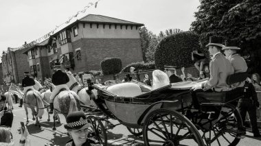Windsor, İngiltere - 19 Mayıs 2018: Prens Harry, Sussex Dükü ve Meghan, Sussex Düşes bırak Windsor Castle Ascot Landau taşıma sırasında St Georges Şapeli'nde evleniyor sonra bir alay içinde