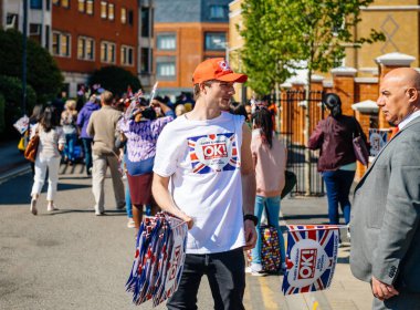 Royal düğün evlilik Prens Harry ve Meghan için bayrakları satış