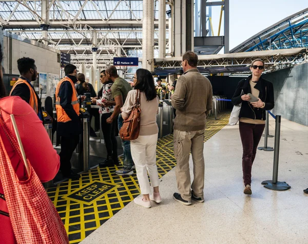 Sicurezza stazione ferroviaria matrimonio reale Principe Harry e M — Foto Stock