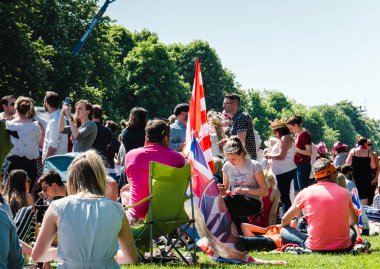 Windsor bekleyen kaç royal Royal Düğün atmosfer 