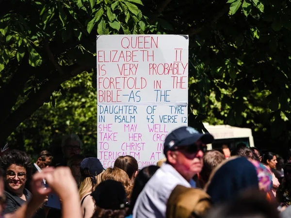 Royal Wedding atmosphere in Windsor message queen — Stock Photo, Image