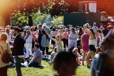 Royal Düğün atmosfer kızlar dans Windsor 