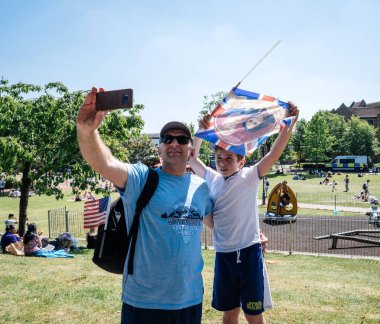 Windsor aile alarak selfie Royal Düğün atmosferde 