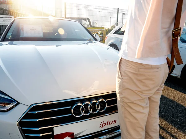 Woman shopping for Audi luxury German cars — Stock Photo, Image