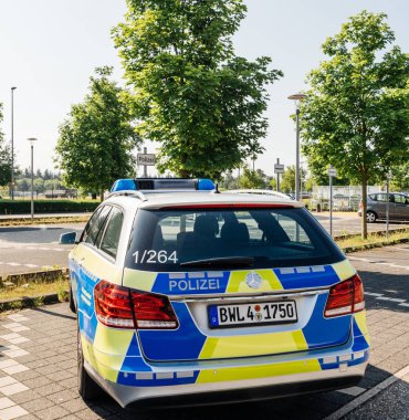 Havaalanında Almanca Polizei polis Mercedes-Benz otomobil park