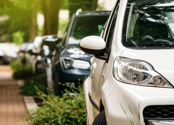 Cars parked in a row on street — Stock Photo, Image