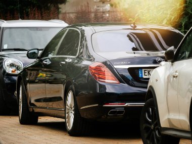 Yeni Maybach Mercedes araba lüks mavi arkadan görünüş