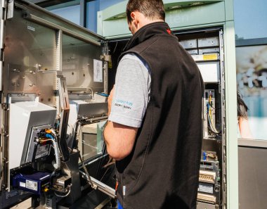 tren bilet fahrkarte vendi tamiri erkek hizmet işleç