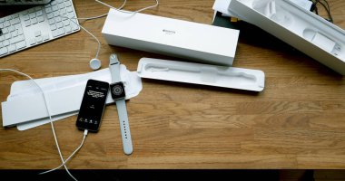 POV unboxing ve ilk çalışma Apple Watch serisi 3
