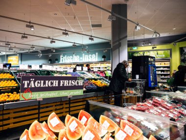 Günlük taze meyve ve sebze Alman süpermarket 