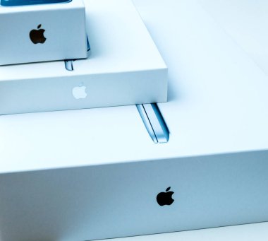 Apple Macbook Pro dizüstü bilgisayar unboxing