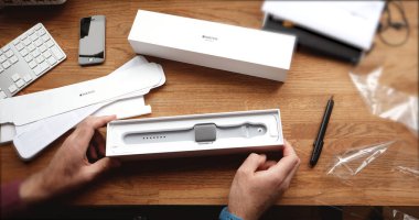 POV unboxing ve ilk çalışma Apple Watch serisi 3