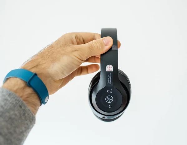 View from above of new Beats 3 Studio professional wireless head — Stock Photo, Image