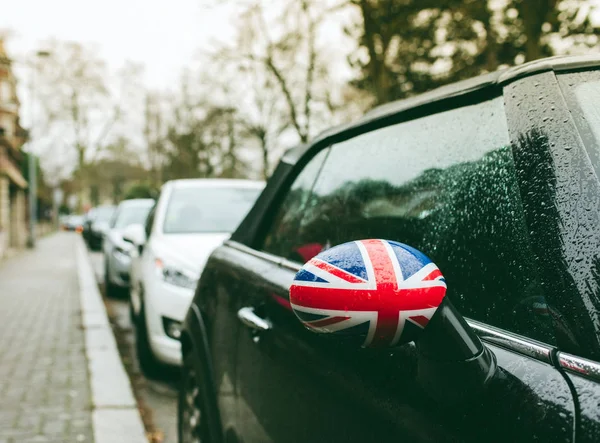 Bandera británica Union Jack en un espejo de coche — Foto de Stock