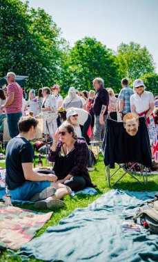 Windsor, Büyük Britanya - 19 Mayıs 2018: insanlar parti, picnique Long Walk bahçelerinde royal düğün evlilik kutlama Prens Harry, Sussex Dükü ve Düşesi Sussex Meghan Markle