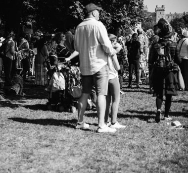 Windsor, Büyük Britanya - 19 Mayıs 2018: insanlar parti, picnique Long Walk bahçelerinde royal düğün evlilik kutlama Prens Harry, Sussex Dükü ve Düşesi Sussex Meghan Markle