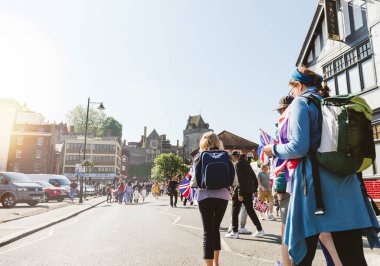 Windsor, Berkshire, İngiltere - 19 Mayıs 2018: royal düğün evlilik kutlama Prens Harry ve Meghan Markle Windsor Castl için yürüyüş seyahat etmek