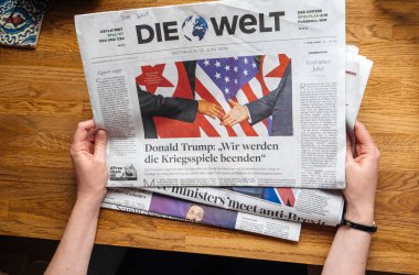 Kadın kim-Trump hakkında okuma Die Welt Toplantı 