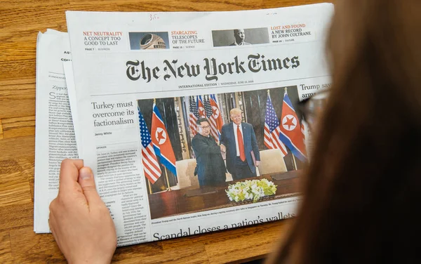 The New York Times sobre Trump Kim reunião summet singapore — Fotografia de Stock