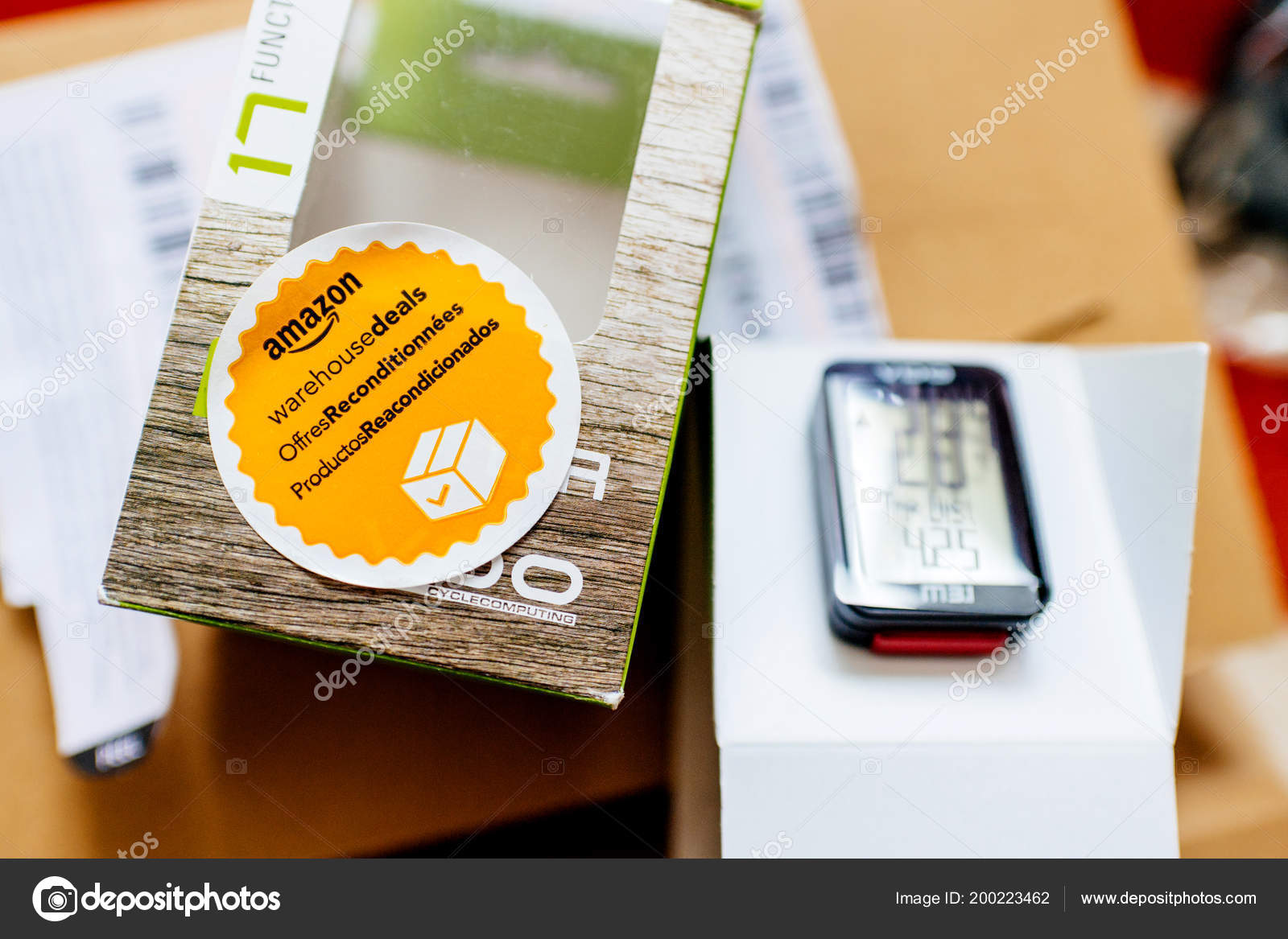 Almacén ofertas pegatina — Foto editorial de stock © ifeelstock  #200223462