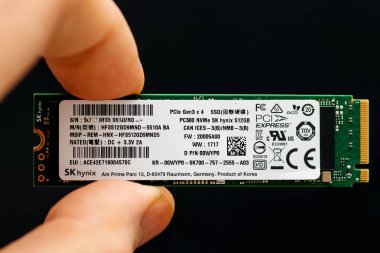 Erkek eli NVME PCIE SSD SK Hynix 
