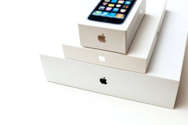 Apple Macbook Pro dizüstü bilgisayar unboxing