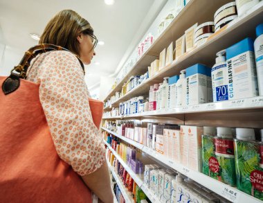 Parapharmacy çeşitli güzellik ürünleri için alışveriş kadın
