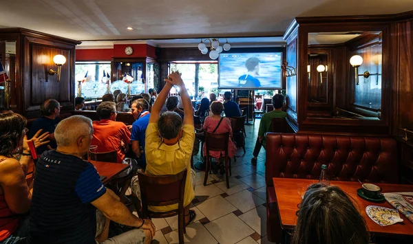 France Argentina soccer football world cup watch in cafe — Stock Photo, Image