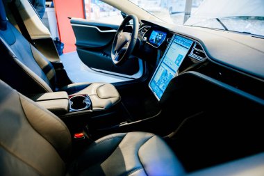 Yeni Tesla Model S iç tasarım