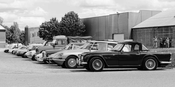 Strasbourg Francia Abr 2018 Fila Varios Coches Clásicos Antiguos Estacionados — Foto de Stock