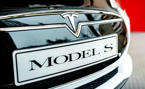 Paris Francja Listopada 2014 Nowe Białe Tesla Model Samochód Elektryczny — Zdjęcie stockowe