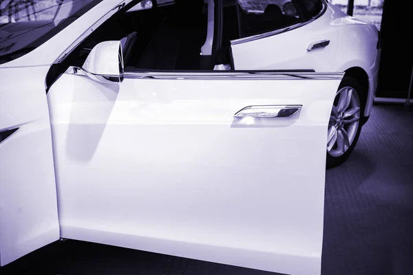 París Francia Nov 2014 Nuevo Tesla Blanco Modelo Coche Eléctrico — Foto de Stock