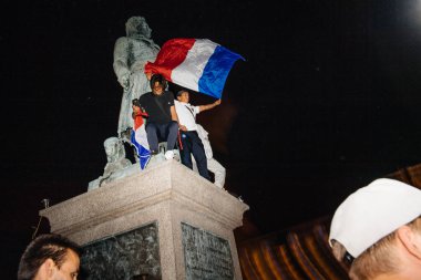 Strasbourg, Fransa - 10 Temmuz 2018: Fransa'nın zaferden sonra benzersiz Fransız kutlama hak 2018 Dünya Kupası'nda final için onların Belçika 1-0 zaferden sonra