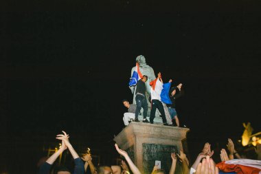 Fransa son FIFA için yeterlilik zaferini kutluyor hayranları 