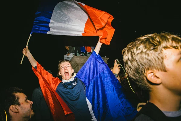 Strasbourg Francia Julio 2018 Hombre Con Bandera Nacional Francesa Gritando —  Fotos de Stock
