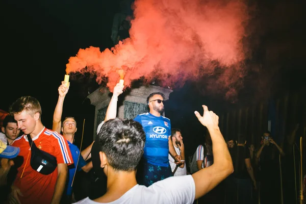 Strasbourg, Fransa - 10 Temmuz 2018: parlama Merkezi Place Kleber içinde onların zaferi sonra Belçika 1-0 2018 Dünya Kupası'nda final için Fransa zaferi hak sonra duman