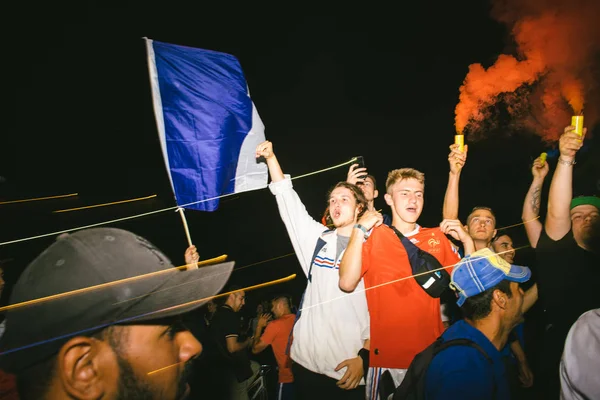 Strasbourg, Fransa - 10 Temmuz 2018: parlama Merkezi Place Kleber içinde onların zaferi sonra Belçika 1-0 2018 Dünya Kupası'nda final için Fransa zaferi hak sonra duman