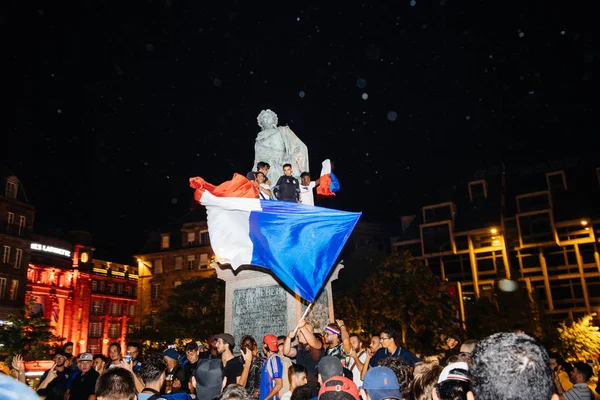 Strasbourg Frankrijk Juli 2018 Frans Zwaaien Vlag Centrale Place Kleber — Stockfoto