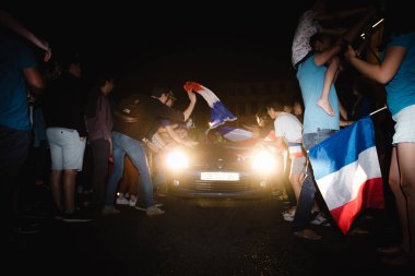 Strasbourg, Fransa - 10 Temmuz 2018: Rodeo arabalar ile-Fransa'nın zaferden sonra benzersiz Fransız kutlama hak 2018 Dünya Kupası'nda final için onların zaferden sonra