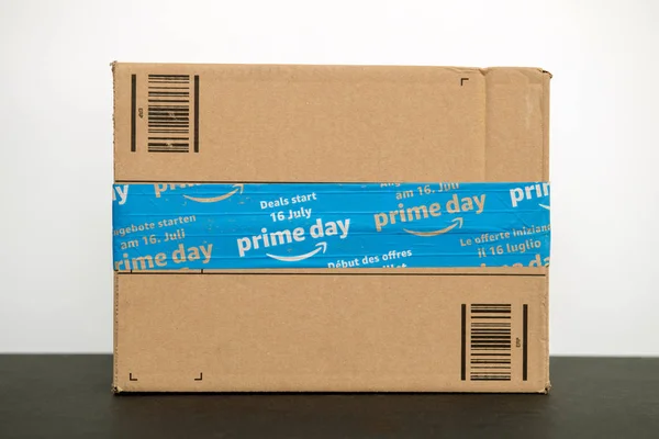 París Francia Jul 2108 Amazon Prime Day Paquete Cartón Con — Foto de Stock