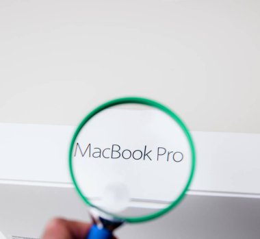 En son Apple Macbook yandaş 15 dizüstü bilgisayar unboxing