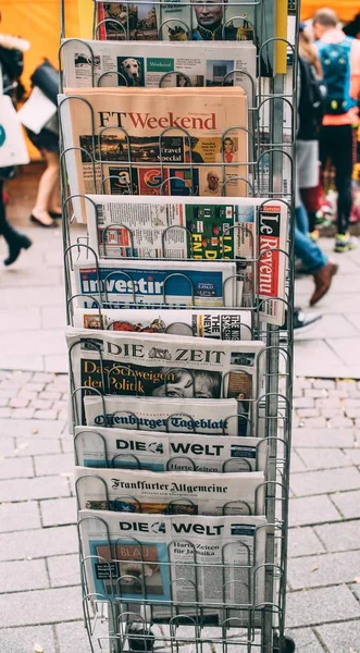 Financial Times, Bild, Die Zeit, Die Welt, Frankfurter Allgemein — Stockfoto