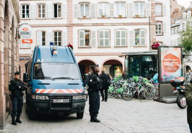 Vigipirates polis memuru gözetim şehir merkezi Fransa